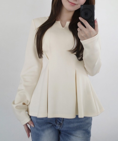 JUNOAH(ジュノア)の「キーネックペプラムトップス(Tシャツ/カットソー・レディース・チャコール/アイボリー/ブラック/ブラウン/ネイビー・LARGE/MEDIUM/SMALL/X-LARGE)」の15枚目の写真