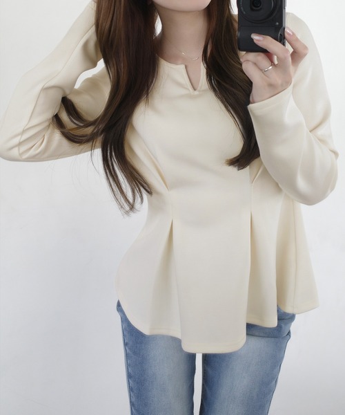 JUNOAH(ジュノア)の「キーネックペプラムトップス(Tシャツ/カットソー・レディース・チャコール/アイボリー/ブラック/ブラウン/ネイビー・LARGE/MEDIUM/SMALL/X-LARGE)」の16枚目の写真