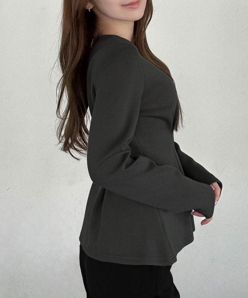 JUNOAH(ジュノア)の「キーネックペプラムトップス(Tシャツ/カットソー・レディース・チャコール/アイボリー/ブラック/ブラウン/ネイビー・LARGE/MEDIUM/SMALL/X-LARGE)」の18枚目の写真