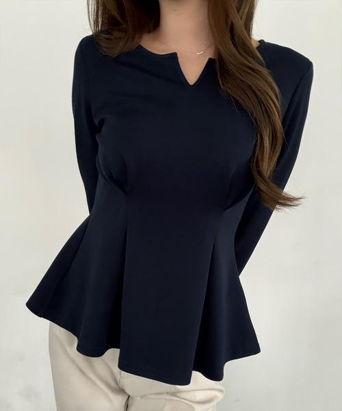 JUNOAH(ジュノア)の「キーネックペプラムトップス(Tシャツ/カットソー・レディース・チャコール/アイボリー/ブラック/ブラウン/ネイビー・LARGE/MEDIUM/SMALL/X-LARGE)」の7枚目の写真