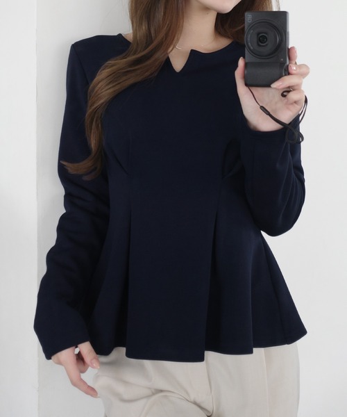 JUNOAH(ジュノア)の「キーネックペプラムトップス(Tシャツ/カットソー・レディース・チャコール/アイボリー/ブラック/ブラウン/ネイビー・LARGE/MEDIUM/SMALL/X-LARGE)」の8枚目の写真