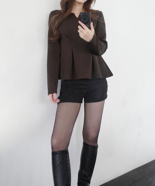 JUNOAH(ジュノア)の「キーネックペプラムトップス(Tシャツ/カットソー・レディース・チャコール/アイボリー/ブラック/ブラウン/ネイビー・LARGE/MEDIUM/SMALL/X-LARGE)」の10枚目の写真