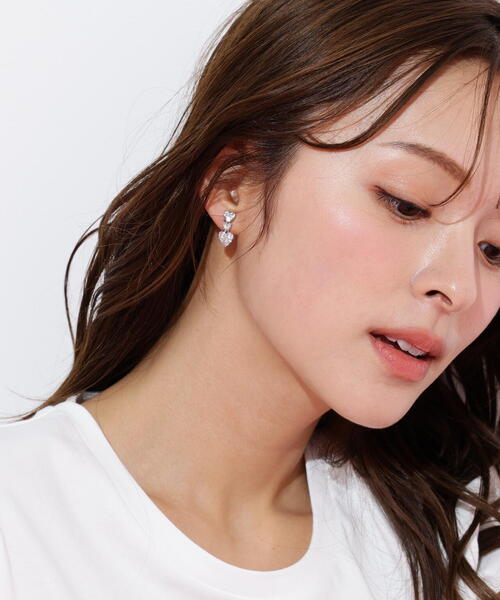 JILL by JILL STUART(ジルバイジルスチュアート)の「◇Cubicトリプルハートイヤリング(イヤリング・レディース・シルバー・FREE)」の9枚目の写真