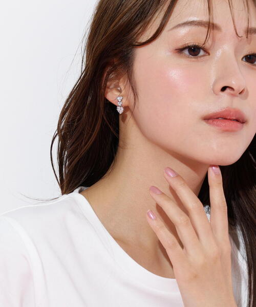 JILL by JILL STUART(ジルバイジルスチュアート)の「◇Cubicトリプルハートイヤリング(イヤリング・レディース・シルバー・FREE)」の10枚目の写真