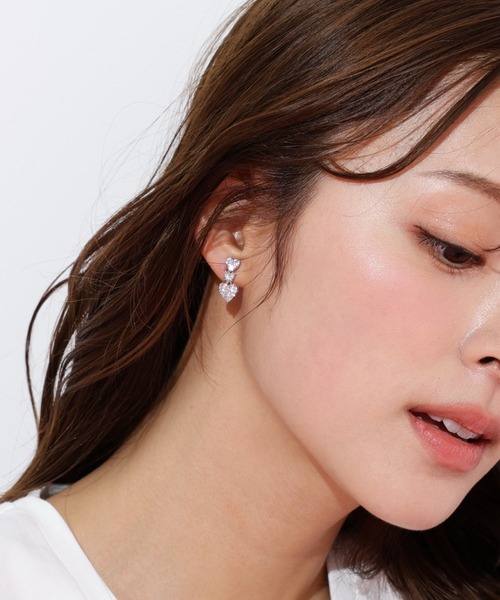 JILL by JILL STUART(ジルバイジルスチュアート)の「◇Cubicトリプルハートイヤリング(イヤリング・レディース・シルバー・FREE)」の4枚目の写真
