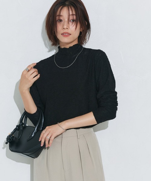Pierrot(ピエロ)の「柄が選べるハイネックロングスリーブシアーカットソー(Tシャツ/カットソー・レディース・アイボリー/ブルー系その他/ブラック/ホワイト系その他/シルバー・M/L)」の17枚目の写真