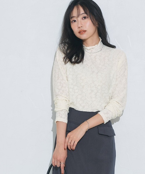Pierrot(ピエロ)の「柄が選べるハイネックロングスリーブシアーカットソー(Tシャツ/カットソー・レディース・アイボリー/ブルー系その他/ブラック/ホワイト系その他/シルバー・M/L)」の7枚目の写真