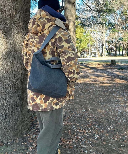 GLOBAL FORME CONCRETE（グローバルフォルムコンクリート）の「【WEEKEND(ER)】FADE CANVAS 2WAY TOTE（ショルダーバッグ・メンズ・ネイビー/ブラウン/ナチュラル/ブラック・FREE）」の2枚目の写真