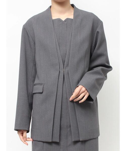 TONAL(トーナル)の「ラメツイルノーカラージャケット(テーラードジャケット・レディース・チャコールグレー/ダークブラウン・MEDIUM)」の3枚目の写真