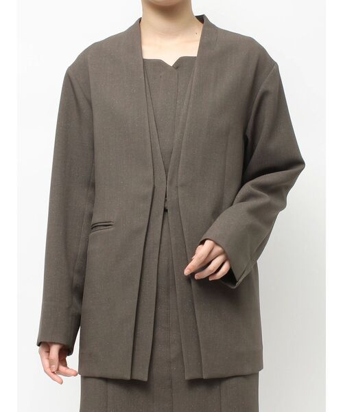 TONAL(トーナル)の「ラメツイルノーカラージャケット(テーラードジャケット・レディース・チャコールグレー/ダークブラウン・MEDIUM)」の4枚目の写真