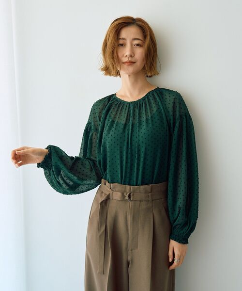 YECCA VECCA(イェッカヴェッカ)の「シアードットジャガードブラウス(シャツ/ブラウス・レディース・アイボリー/ブラック/グリーン・FREE)」の5枚目の写真