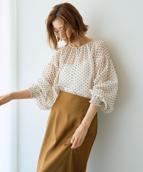 YECCA VECCA(イェッカヴェッカ)の「シアードットジャガードブラウス(シャツ/ブラウス・レディース・アイボリー/ブラック/グリーン・FREE)」の6枚目の写真