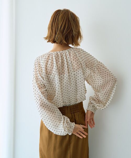 YECCA VECCA(イェッカヴェッカ)の「シアードットジャガードブラウス(シャツ/ブラウス・レディース・アイボリー/ブラック/グリーン・FREE)」の11枚目の写真