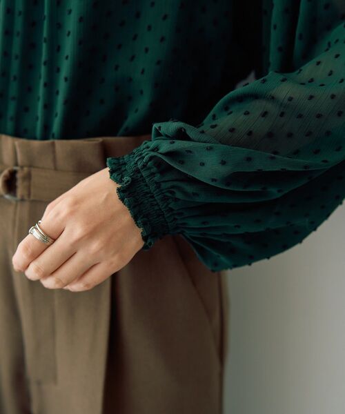 YECCA VECCA(イェッカヴェッカ)の「シアードットジャガードブラウス(シャツ/ブラウス・レディース・アイボリー/ブラック/グリーン・FREE)」の21枚目の写真