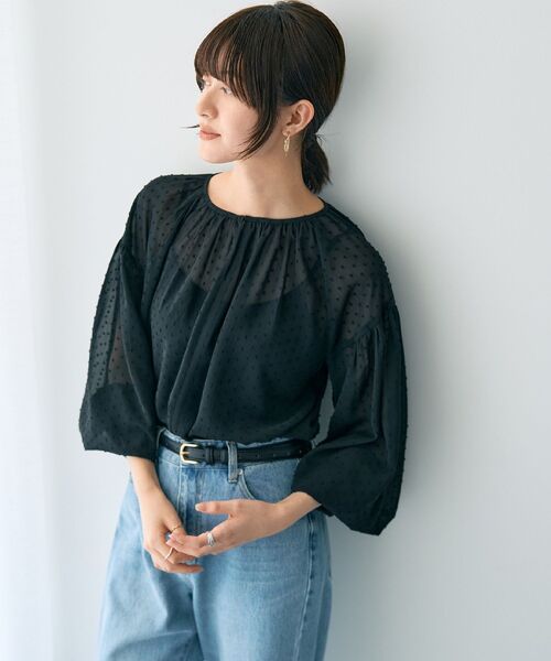 YECCA VECCA(イェッカヴェッカ)の「シアードットジャガードブラウス(シャツ/ブラウス・レディース・アイボリー/ブラック/グリーン・FREE)」の4枚目の写真