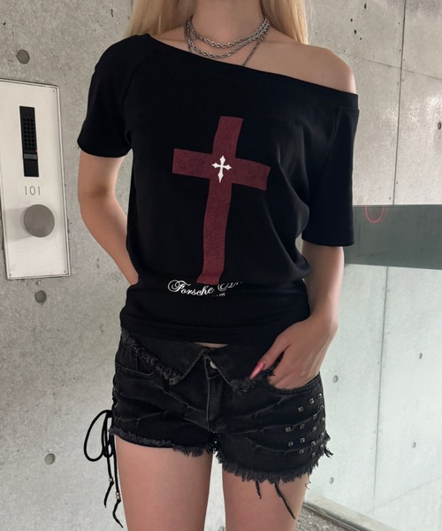 KsG(ケーエスジー)の「cross in blood off-shoulder(Tシャツ/カットソー・レディース・ブラック・SMALL/MEDIUM/LARGE)」の9枚目の写真