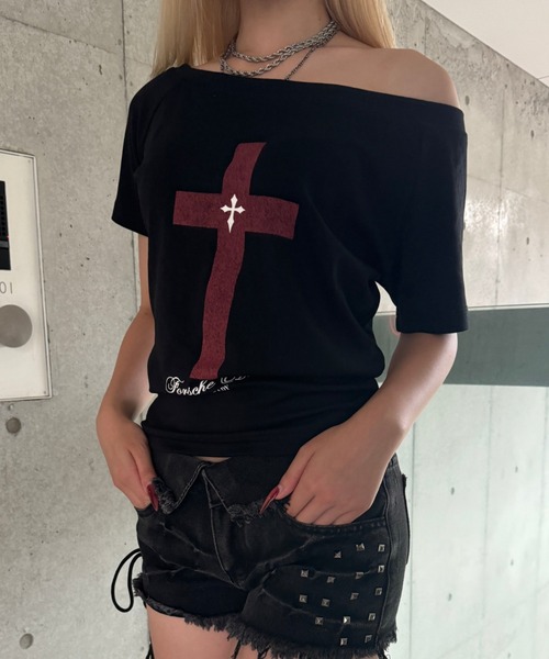 KsG(ケーエスジー)の「cross in blood off-shoulder(Tシャツ/カットソー・レディース・ブラック・SMALL/MEDIUM/LARGE)」の10枚目の写真