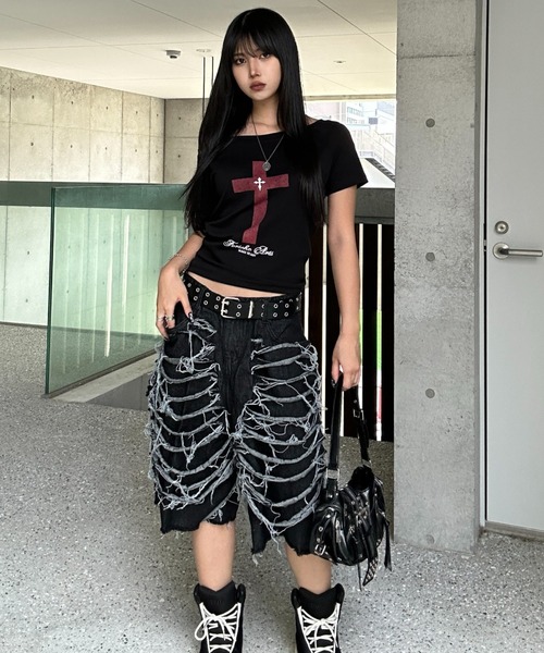 KsG(ケーエスジー)の「cross in blood off-shoulder(Tシャツ/カットソー・レディース・ブラック・SMALL/MEDIUM/LARGE)」の15枚目の写真