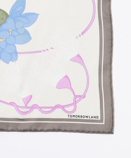 TOMORROWLAND （トゥモローランド）の「Atelier TOMORROWLAND FLOWER シルクスカーフ（バンダナ/スカーフ・レディース・ホワイト系その他/ブラック系その他・FREE）」の6枚目の写真