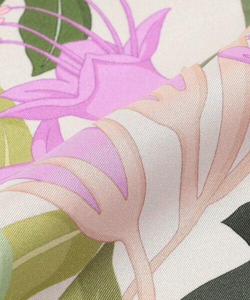 TOMORROWLAND （トゥモローランド）の「Atelier TOMORROWLAND FLOWER シルクスカーフ（バンダナ/スカーフ・レディース・ホワイト系その他/ブラック系その他・FREE）」の9枚目の写真