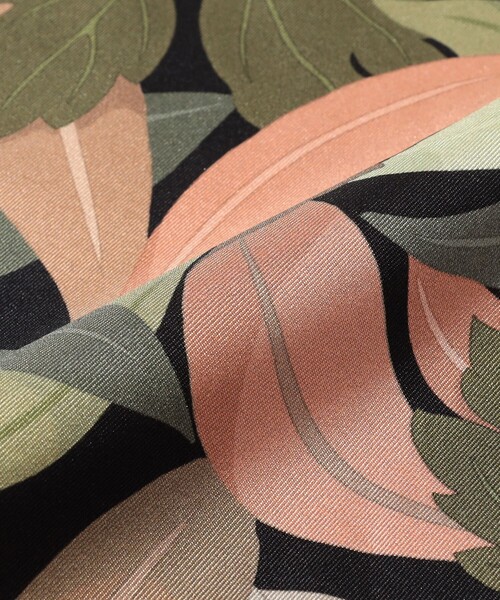 TOMORROWLAND （トゥモローランド）の「Atelier TOMORROWLAND FLOWER シルクスカーフ（バンダナ/スカーフ・レディース・ホワイト系その他/ブラック系その他・FREE）」の10枚目の写真