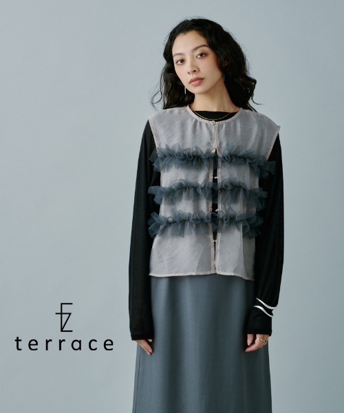 terrace(テラス)の「チュールフリルオーガンジートップス(シャツ/ブラウス・レディース・ブラック/グレイッシュベージュ/カーキオリーブ・MEDIUM)」の1枚目の写真
