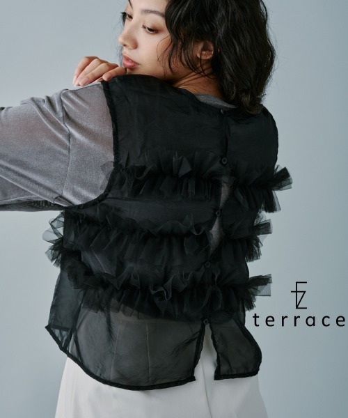 terrace(テラス)の「チュールフリルオーガンジートップス(シャツ/ブラウス・レディース・ブラック/グレイッシュベージュ/カーキオリーブ・MEDIUM)」の2枚目の写真