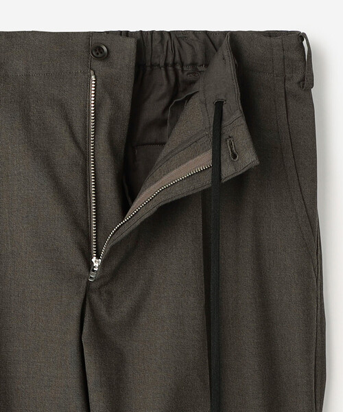 Morris & Sons（モリスアンドサンズ）の「MORRIS & SONS | 1Pテーパード ストレッチパンツ MEN（スラックス・メンズ・グレー/ブラウン・3/1/2）」の9枚目の写真