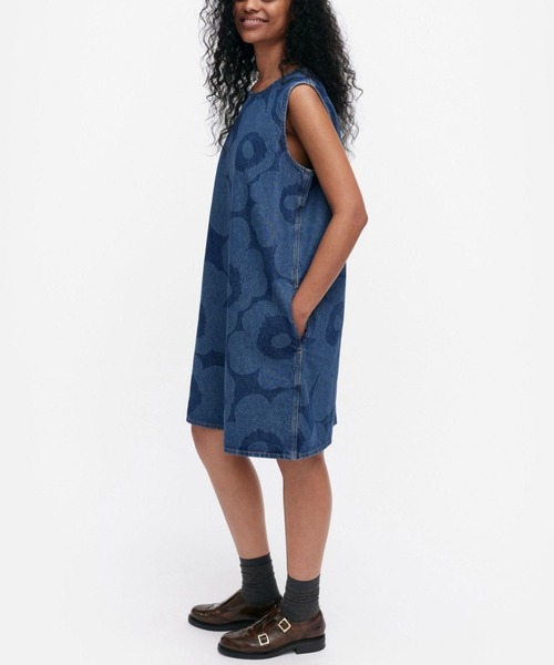 marimekko(マリメッコ)の「【ノベルティ付】《Maridenim》 Somasti Unikko / dress(ワンピース・レディース・インディゴブルー・40/38/36/34)」の4枚目の写真