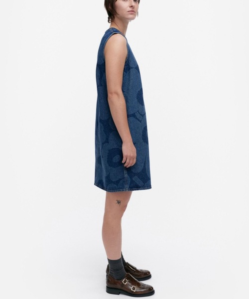 marimekko(マリメッコ)の「【ノベルティ付】《Maridenim》 Somasti Unikko / dress(ワンピース・レディース・インディゴブルー・40/38/36/34)」の7枚目の写真