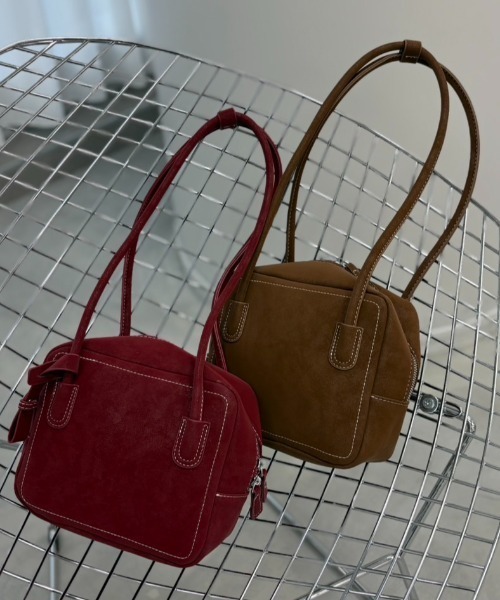 Trish(トリッシュ)の「ロングハンドルスクエアボストンBAG(ショルダーバッグ・レディース・ブラウン/ボルドー・FREE)」の11枚目の写真