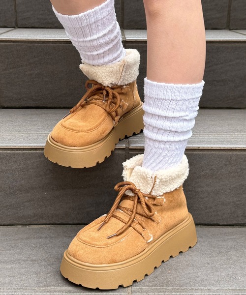 Nia(ニア)の「Nia(ニア)/バイカラー 厚底ショートボアブーツ(ブーツ・レディース・ベージュ/ブラウン・36/38/40)」の10枚目の写真