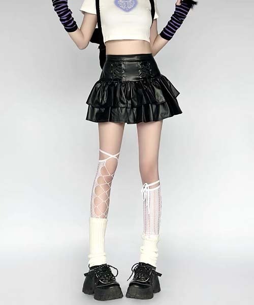 gossip!ロサンゼルス(ゴシップロサンゼルス)の「Y2K リボンレースアップアクセントフリル合皮レザーミニスカート(スカート・レディース・ブラック・FREE)」の11枚目の写真