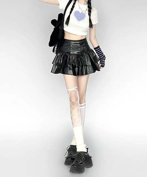gossip!ロサンゼルス(ゴシップロサンゼルス)の「Y2K リボンレースアップアクセントフリル合皮レザーミニスカート(スカート・レディース・ブラック・FREE)」の13枚目の写真