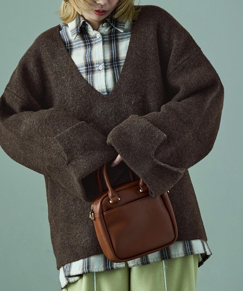 Fashion Letter(ファッションレター)の「ワイドスリーブ オーバーサイズ 深Vネックニット(ニット/セーター・レディース・ベージュ/チャコール/ブラウン/ブラック・M)」の4枚目の写真