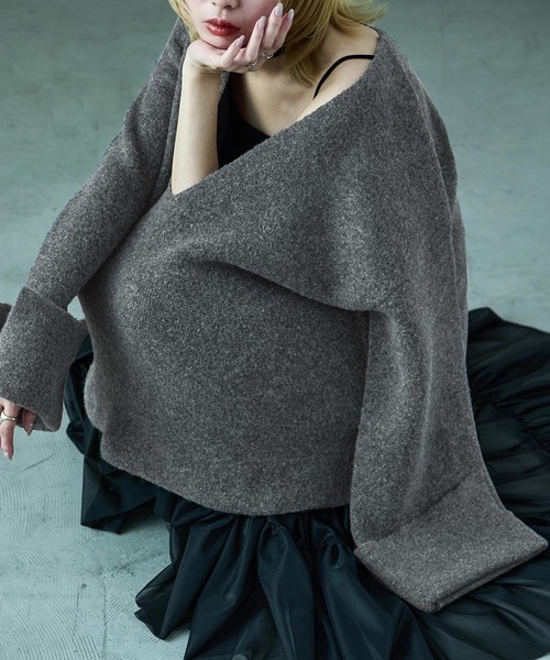 Fashion Letter(ファッションレター)の「ワイドスリーブ オーバーサイズ 深Vネックニット(ニット/セーター・レディース・ベージュ/チャコール/ブラウン/ブラック・M)」の3枚目の写真