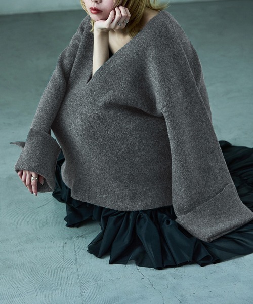 Fashion Letter(ファッションレター)の「ワイドスリーブ オーバーサイズ 深Vネックニット(ニット/セーター・レディース・ベージュ/チャコール/ブラウン/ブラック・M)」の5枚目の写真