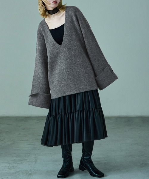 Fashion Letter(ファッションレター)の「ワイドスリーブ オーバーサイズ 深Vネックニット(ニット/セーター・レディース・ベージュ/チャコール/ブラウン/ブラック・M)」の6枚目の写真