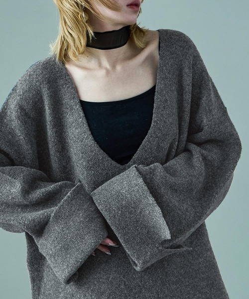 Fashion Letter(ファッションレター)の「ワイドスリーブ オーバーサイズ 深Vネックニット(ニット/セーター・レディース・ベージュ/チャコール/ブラウン/ブラック・M)」の8枚目の写真