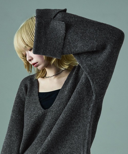 Fashion Letter(ファッションレター)の「ワイドスリーブ オーバーサイズ 深Vネックニット(ニット/セーター・レディース・ベージュ/チャコール/ブラウン/ブラック・M)」の12枚目の写真