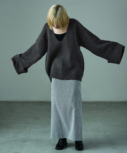 Fashion Letter(ファッションレター)の「ワイドスリーブ オーバーサイズ 深Vネックニット(ニット/セーター・レディース・ベージュ/チャコール/ブラウン/ブラック・M)」の13枚目の写真