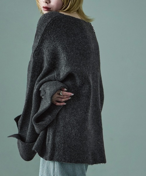 Fashion Letter(ファッションレター)の「ワイドスリーブ オーバーサイズ 深Vネックニット(ニット/セーター・レディース・ベージュ/チャコール/ブラウン/ブラック・M)」の15枚目の写真