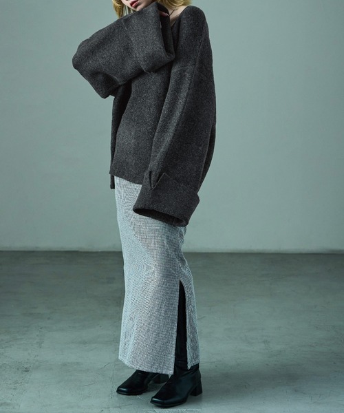 Fashion Letter(ファッションレター)の「ワイドスリーブ オーバーサイズ 深Vネックニット(ニット/セーター・レディース・ベージュ/チャコール/ブラウン/ブラック・M)」の16枚目の写真