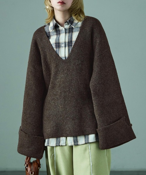 Fashion Letter(ファッションレター)の「ワイドスリーブ オーバーサイズ 深Vネックニット(ニット/セーター・レディース・ベージュ/チャコール/ブラウン/ブラック・M)」の19枚目の写真