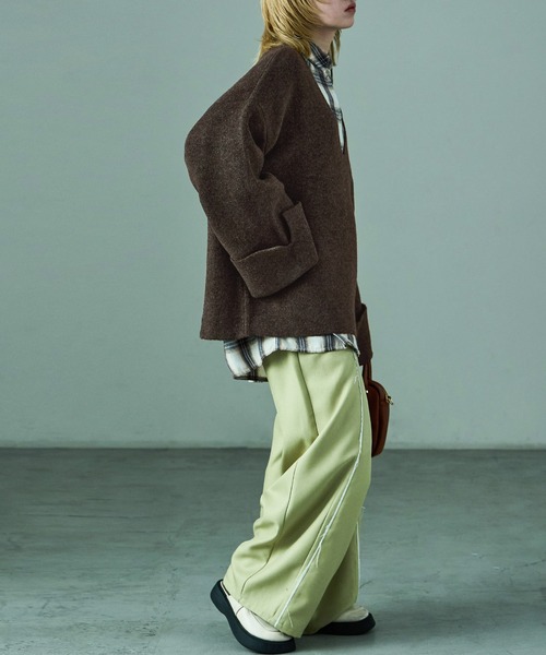 Fashion Letter(ファッションレター)の「ワイドスリーブ オーバーサイズ 深Vネックニット(ニット/セーター・レディース・ベージュ/チャコール/ブラウン/ブラック・M)」の21枚目の写真
