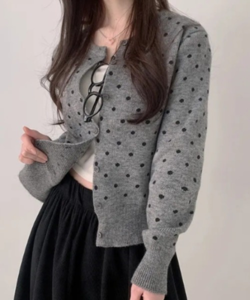 Aelina(エリナ)の「ドット柄ニットカーディガン(カーディガン/ボレロ・レディース・グレー/ブラック・F)」の13枚目の写真