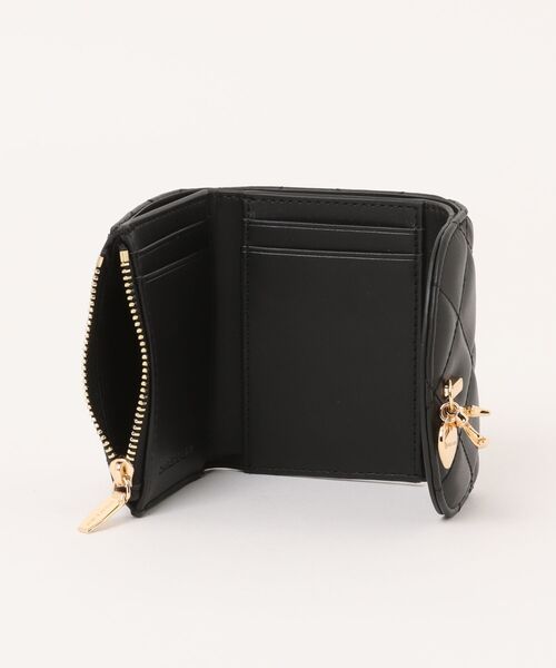 CHARLES & KEITH（チャールズ & キース）の「Arrietty アリエッティ キルトボウハートチャーム カバーフラップウォレット（財布・レディース・クリーム/ブラック/ワインレッド・XXS）」の15枚目の写真