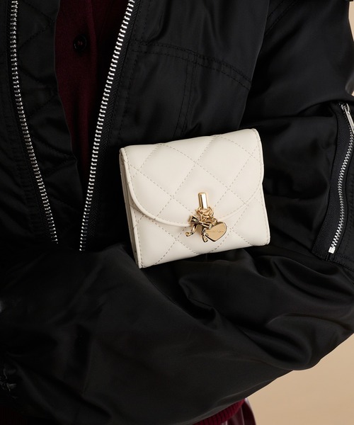 CHARLES & KEITH 三つ折り財布 アリエッティ キルティング 新品】CHARLES & KEITH 三つ折り財布 アリエッティ キルティング