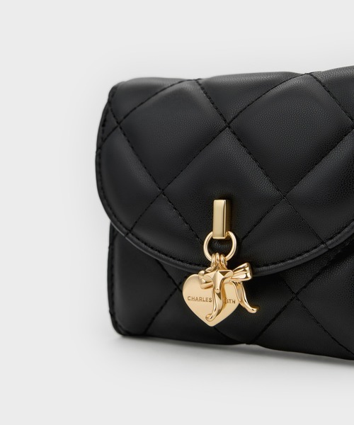 CHARLES & KEITH（チャールズ & キース）の「Arrietty アリエッティ キルトボウハートチャーム カバーフラップウォレット（財布・レディース・クリーム/ブラック/ワインレッド・XXS）」の18枚目の写真