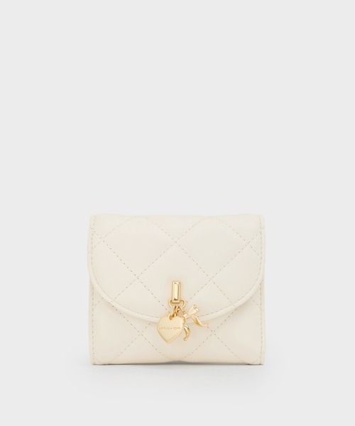 CHARLES & KEITH（チャールズ & キース）の「Arrietty アリエッティ キルトボウハートチャーム カバーフラップウォレット（財布・レディース・クリーム/ブラック/ワインレッド・XXS）」の13枚目の写真